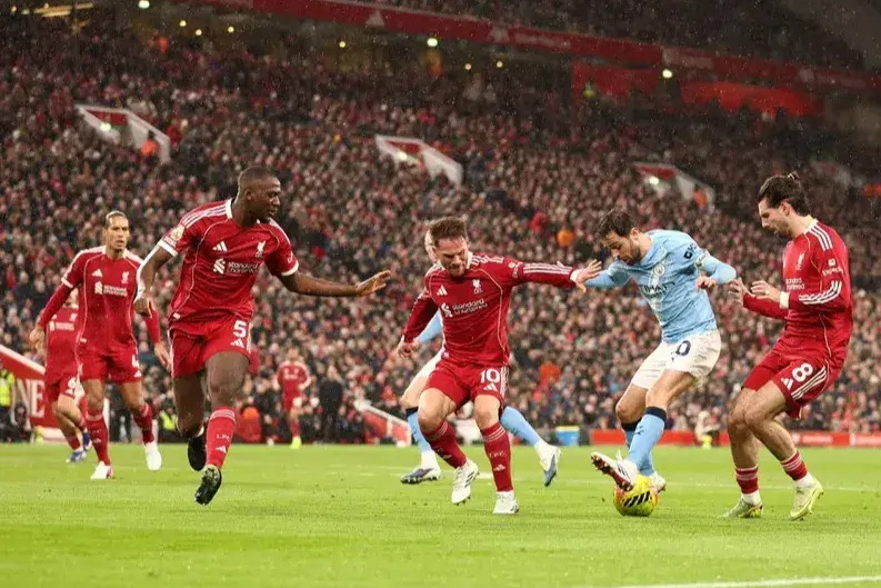 منچستریونایتد به دنبال جذب بازیکن لیورپول در تابستان؟