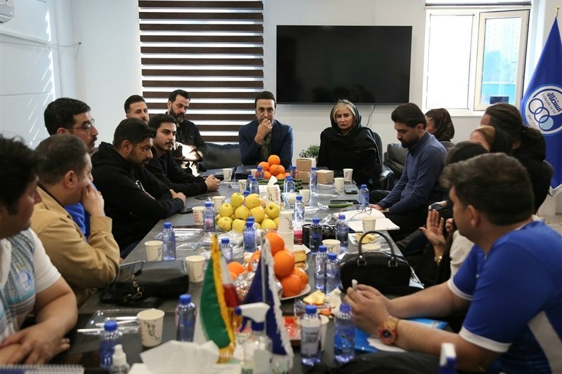 چند سؤال درباره مراسم استقلالیها بهصرف میوه و شیرینی