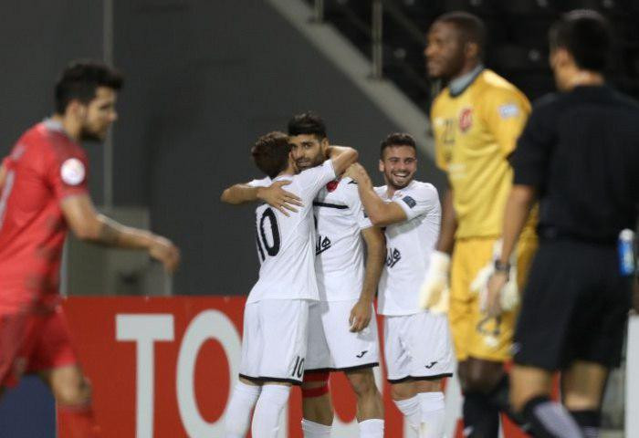 جشن پرسپولیسیها در رختکن با طاهری