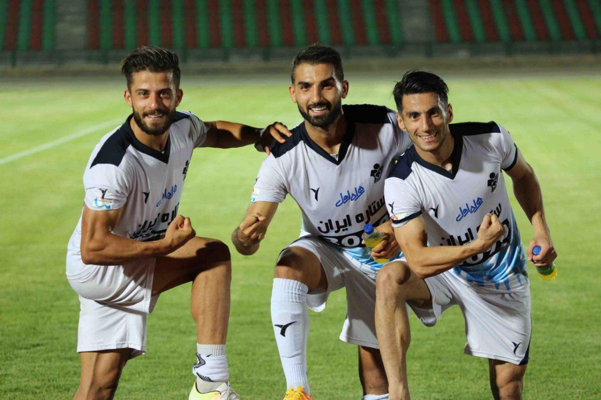 &nbsp;ژست جالب گلزنان پیکان بعد از برد (عکس)