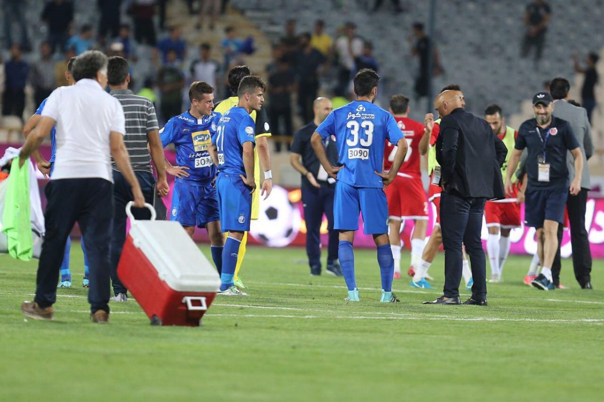سقوط یک پلهای آبیها، استقلال در رده پانزدهم
