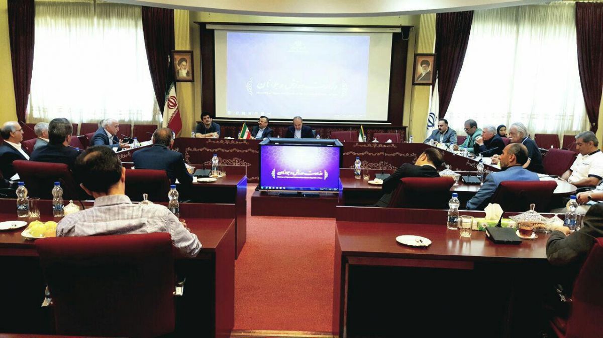 تمام صحبتهای سلطانی فر و خادم دور یک میز