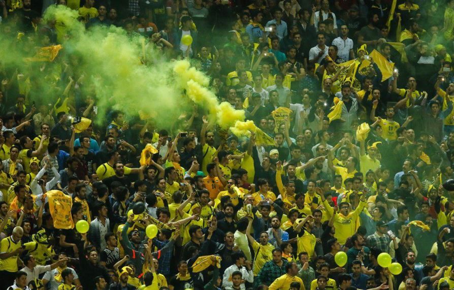 استقبال یک طبقهای از سپاهان و پرسپولیس