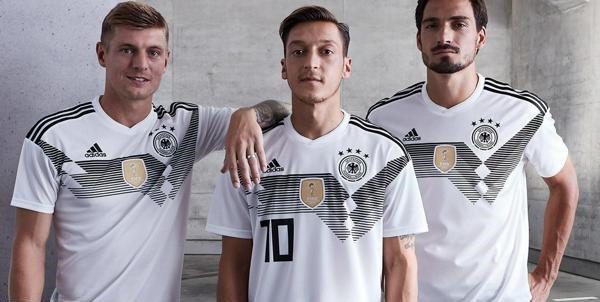 آلمان با پیراهن خاطرهانگیز در روسیه(گزارش تصویری)