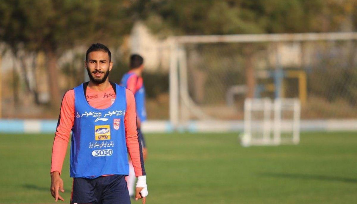 دست بانداژ شده هافبک جوان تراکتور(عکس)