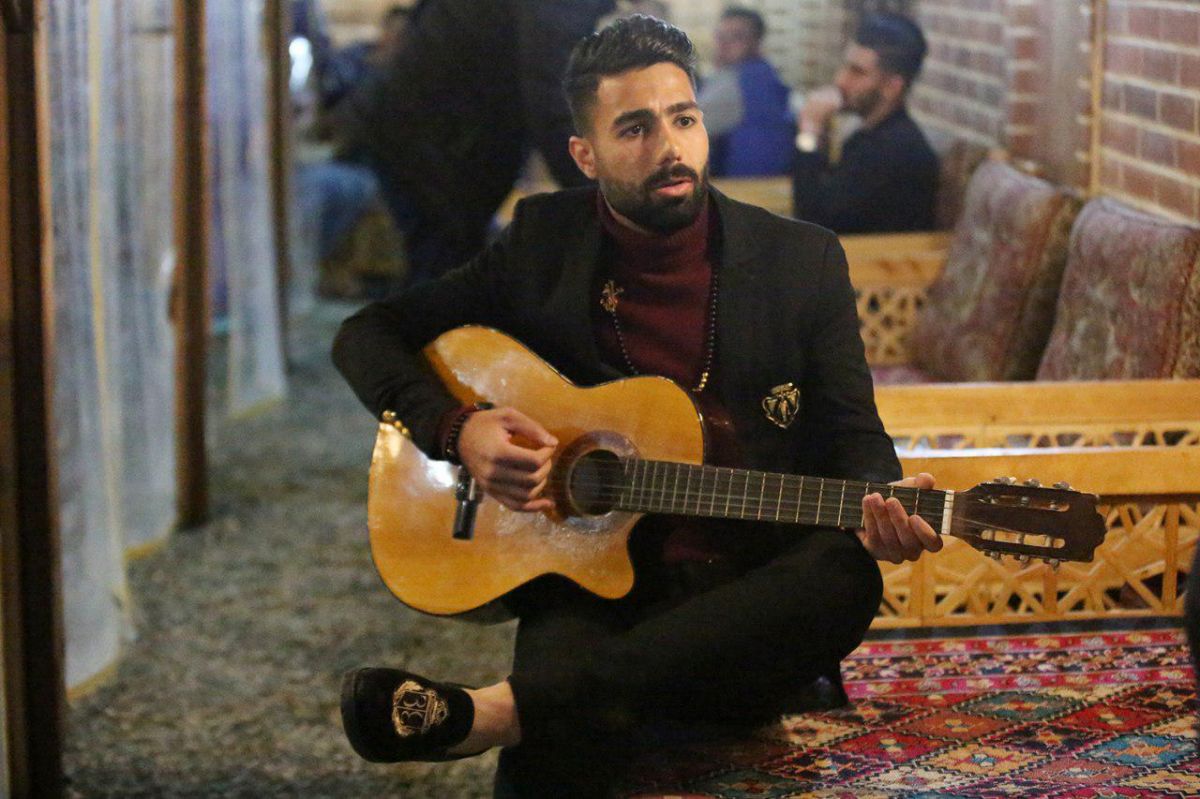 مدافع آبیهای جنوب، خواننده شد! (عکس)