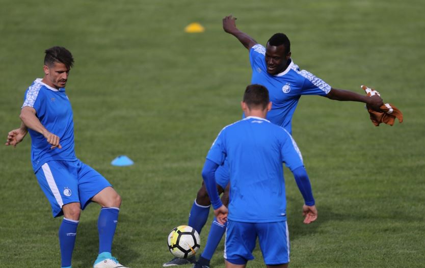 پول فیفا ستاره های استقلال را ماندنی می کند؟