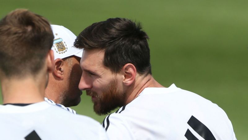 گزارش روز؛ مسی برای موفقیت به مربی رونالدو نیاز دارد