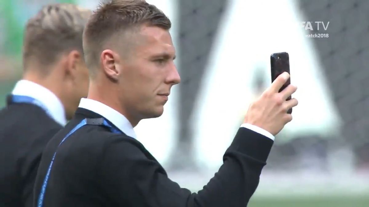 ورود تیم فرانسه و دانمارک به ورزشگاه