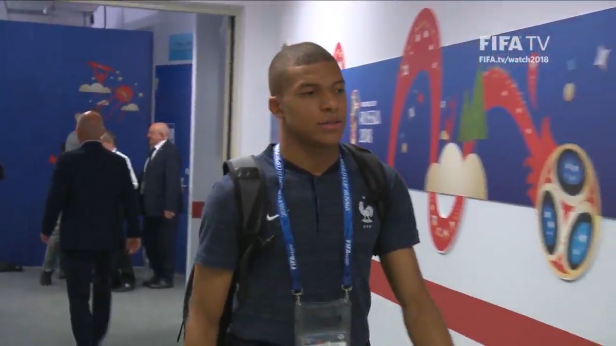 ورود بازیکنان فرانسه و آرژانتین به ورزشگاه