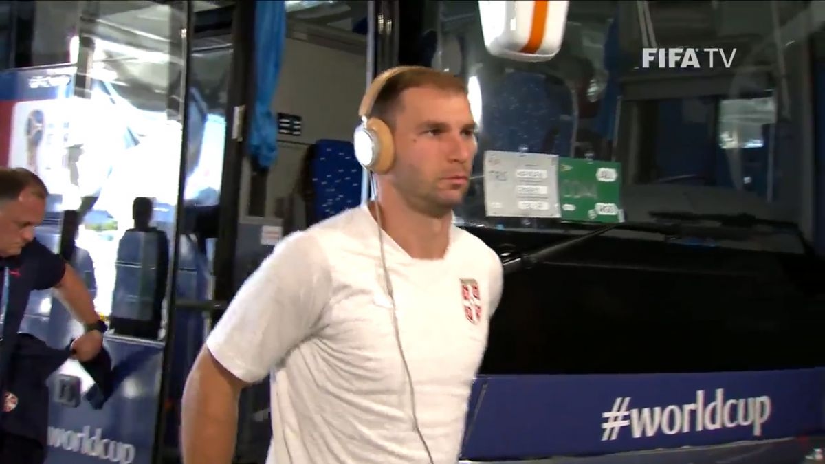 ورود بازیکنان صربستان و سوئیس به ورزشگاه