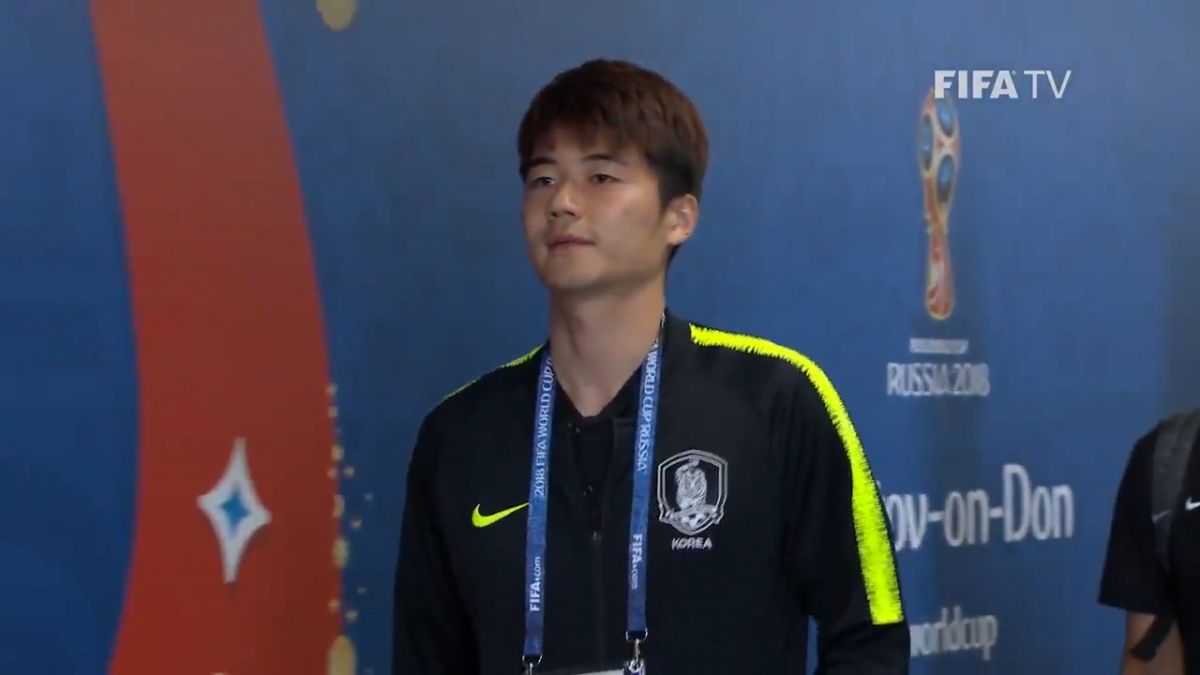 ورود بازیکنان کره جنوبی و مکزیک به ورزشگاه