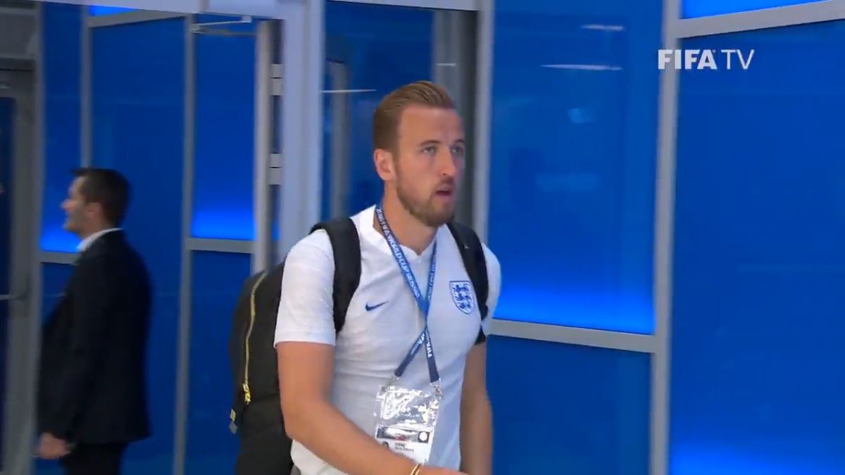 ورود بازیکنان انگلیس و پاناما به ورزشگاه