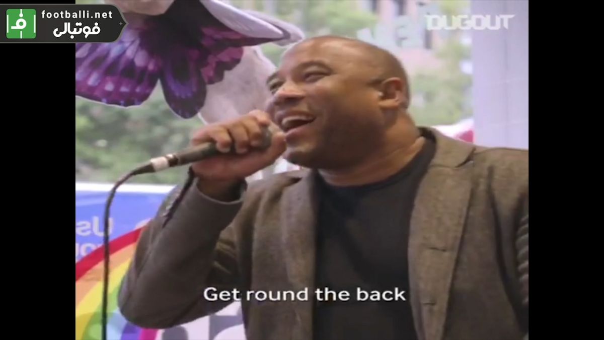 وقتی جان بارنز ترانه معروف جام جهانی 1990 را می خواند!