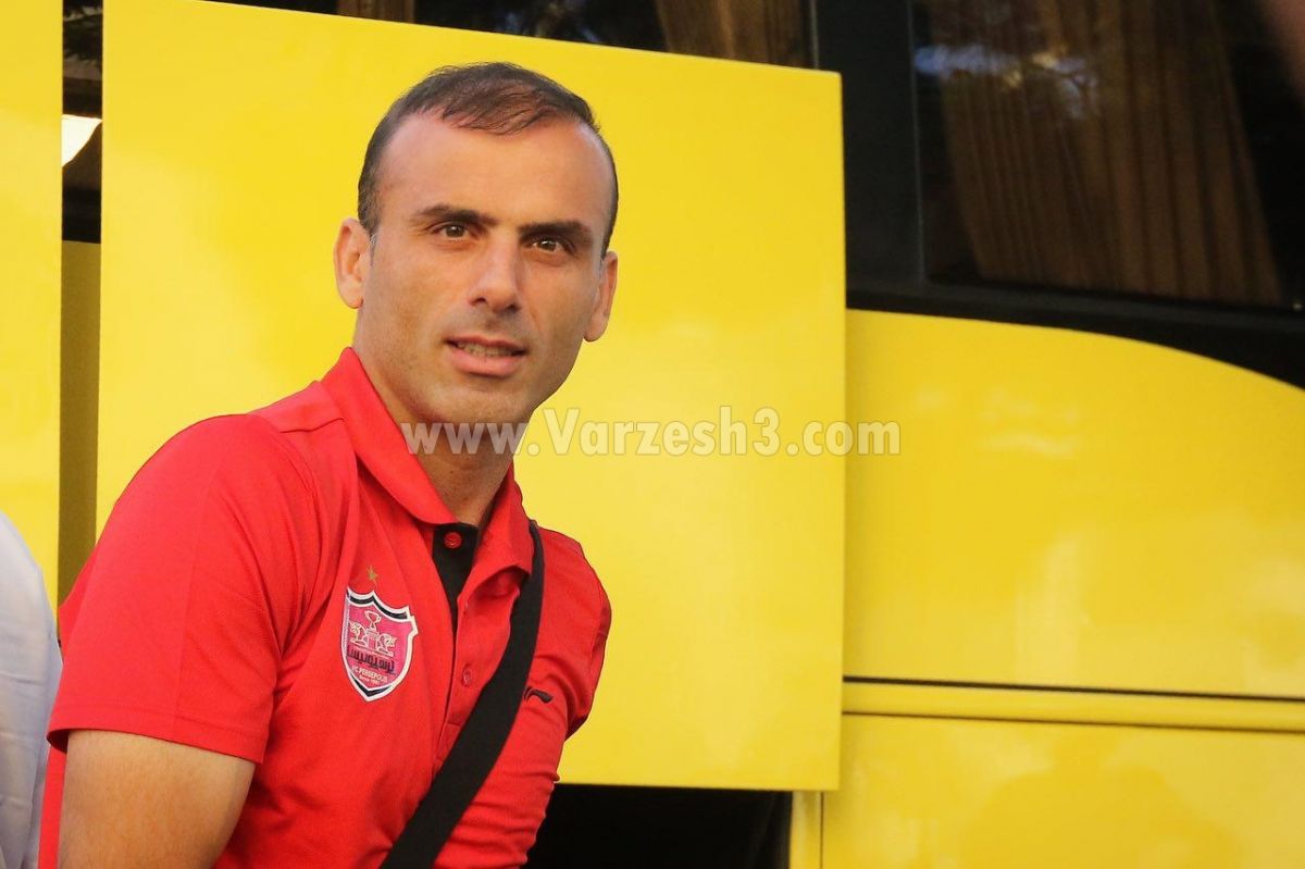 ورود پرسپولیسیها به رختکن شیک مشهد (عکس)