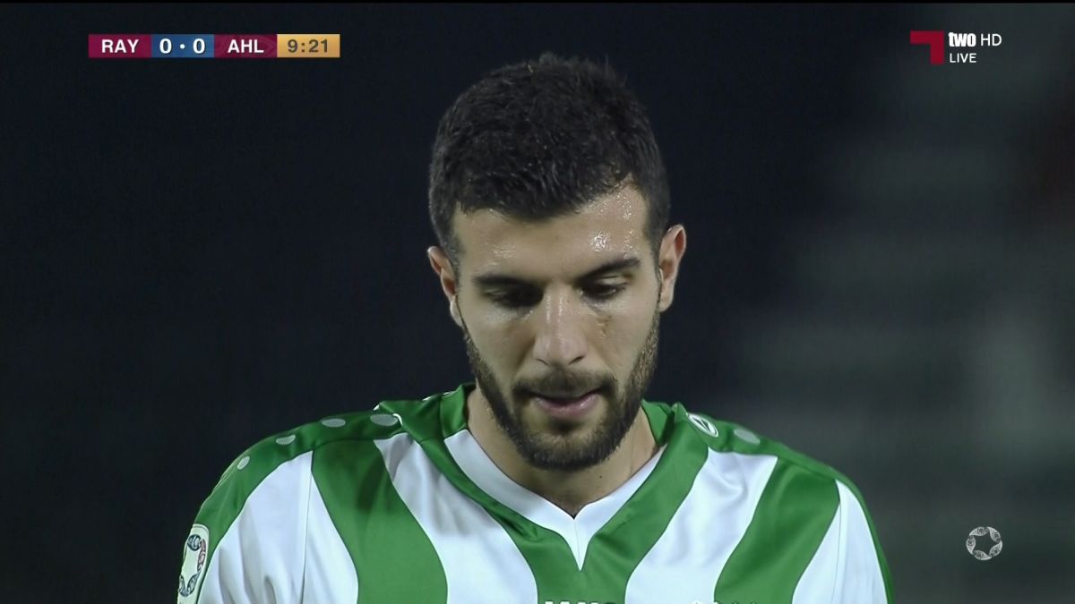 مصدومیت شدید و تعویض خانزاده پس از نجات دروازه (الاهلی و الریان)