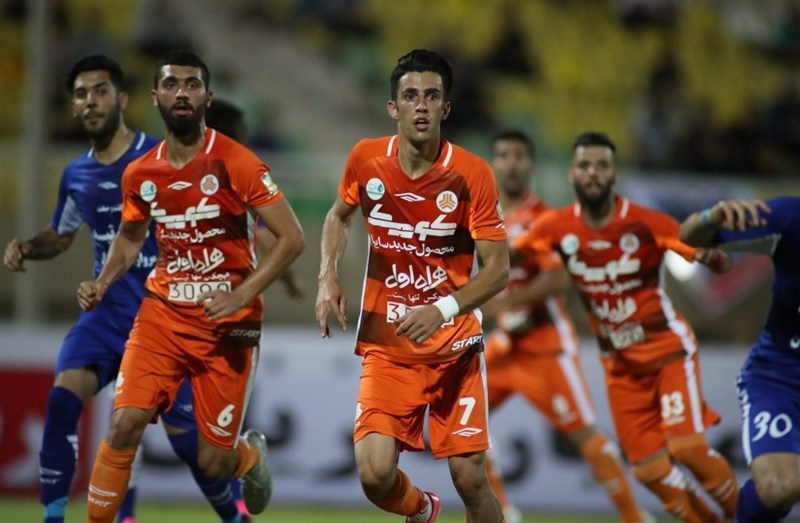 رضاوند: پرسپولیس و استقلال هم این فصل به زور از قهرمانی حرف می‌زنند