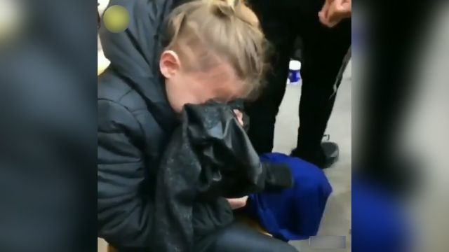 اشک دختر نوجوان بعد از گرفتن لباس بازیکن اورتون