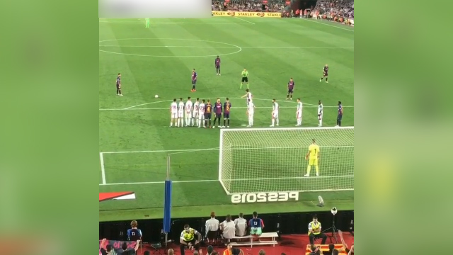 کاشته لیونل مسی مقابل آلاوز از زاویه جایگاه تماشاگران