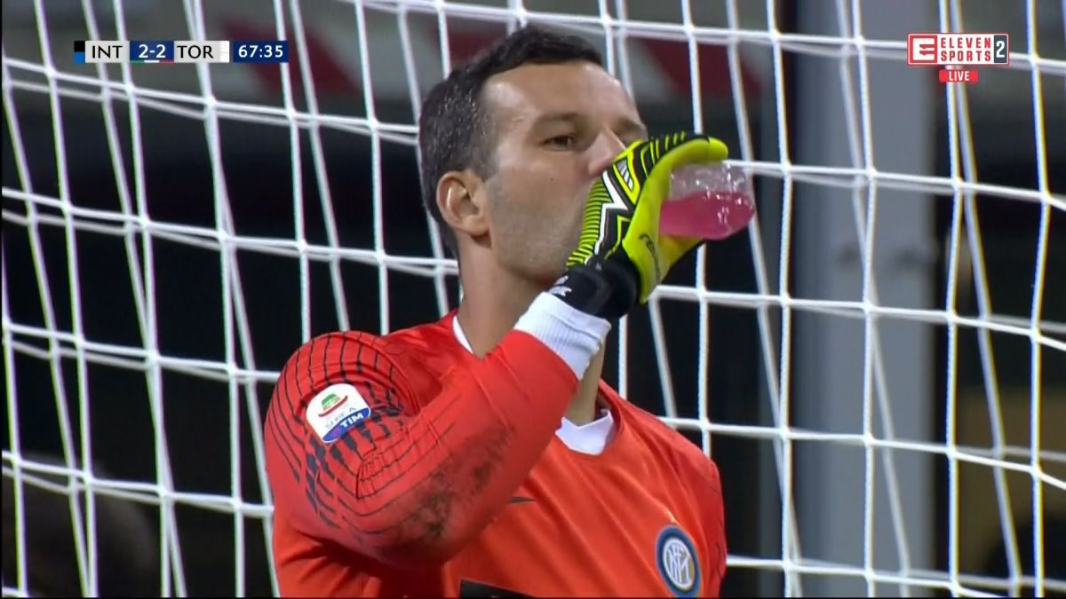 حرکت عجیب هندانوویچ دروازه‌بان اینتر روی گل تورینو