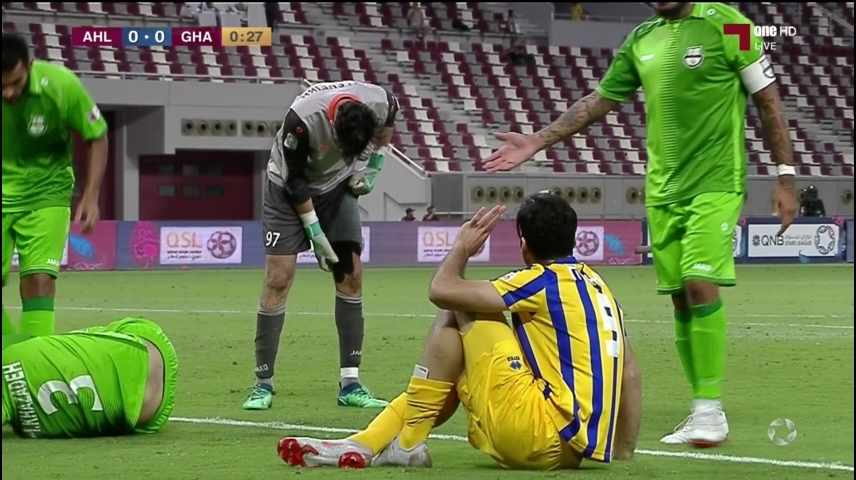 شوت کردن پای خانزاده به جای توپ توسط طارمی