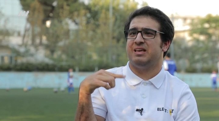 مربیگری آریا در اسپانیا با وجود معلولیت (نود 12 شهریور)