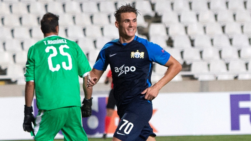 اتفاق عجیب در لیگ اروپا / 3 متر سقوط در حین شادی گل