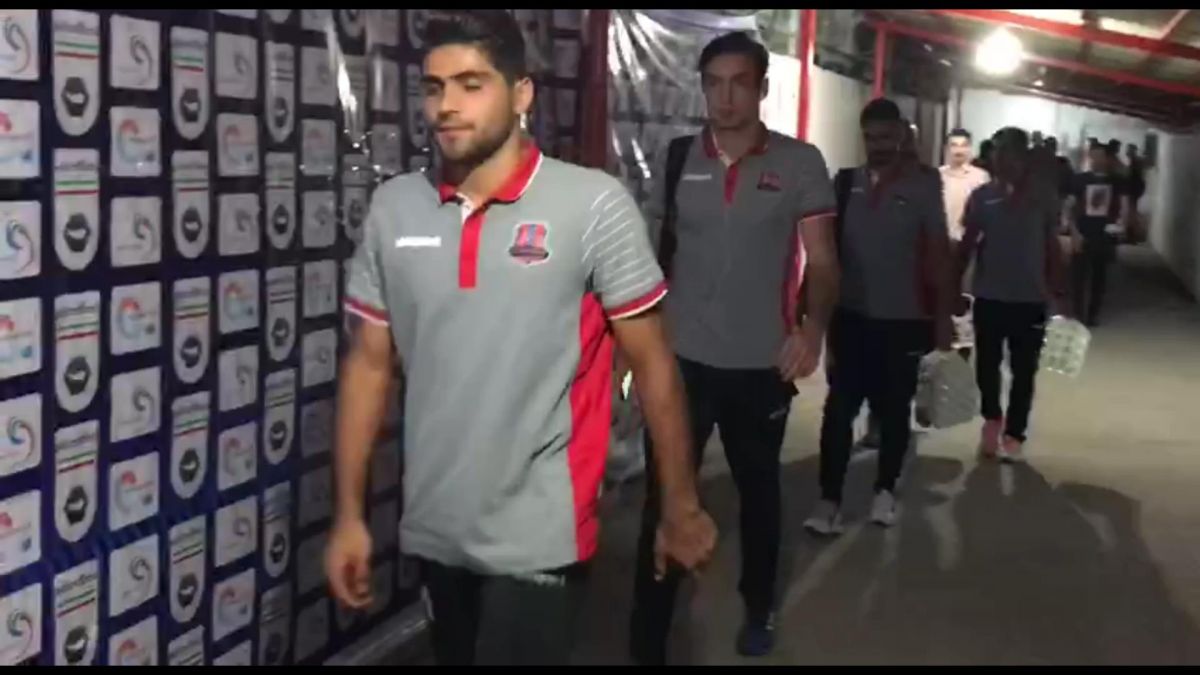 اختصاصی/ ورود تیم نساجی به ورزشگاه وطنی قائمشهر برای بازی با استقلال