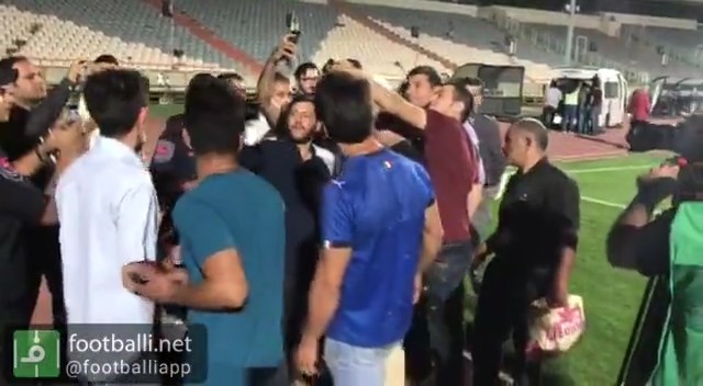 اختصاصی/ حضور هواداران استقلال در کنار زمین برای سلفی با شفر