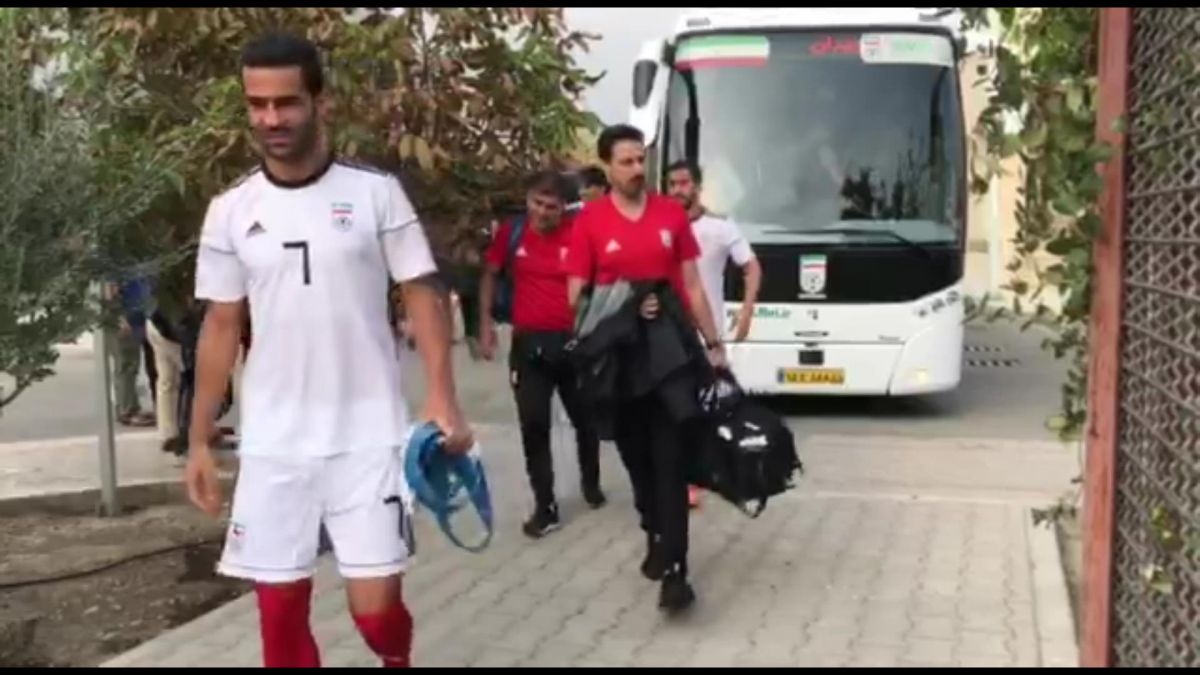 اختصاصی/ ورود بازیکنان تیم ملی به زمین پژوهشگاه نفت برای شروع تمرین