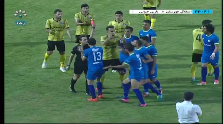 اخراج 2 بازیکن استقلال خوزستان مقابل پارس در 20 ثانیه