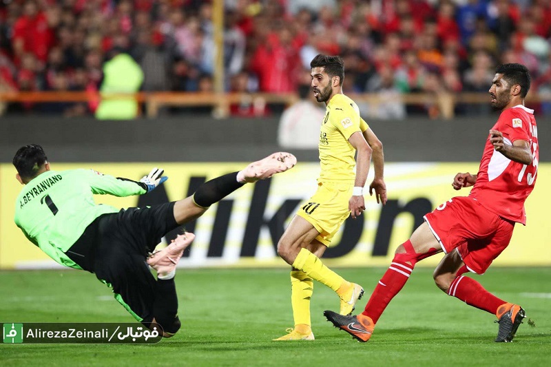 عكس نوشت: شايد لحظه كليدي بازي همين جا بود كه بيرانوند پرسپوليس را در آسيا نگه داشت. الهيدوس تمام امشب را پِلك نمي زند و افسوس اين موقعيت را مي خورد كه چه شد كه نشد؟