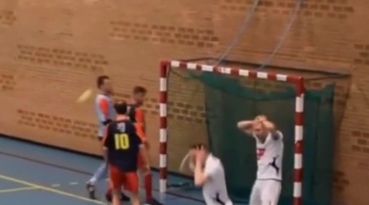 گل نزدن در فوتسال از روی خط دروازه تا نابود شدن با لایی و چالش لایی آرسنالی‌ها