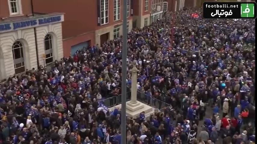 حضور هزاران هوادار لستر در اطراف ورزشگاه کینگ پاور به یاد مالک باشگاه