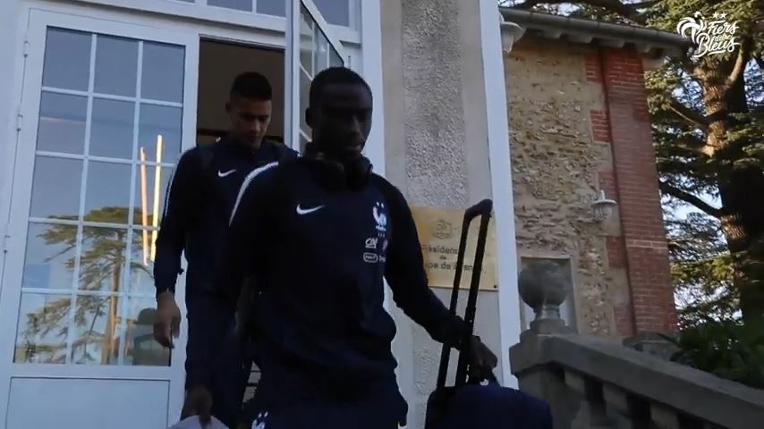 سفر بازیکنان فرانسه به پاریس برای بازی مقابل اروگوئه