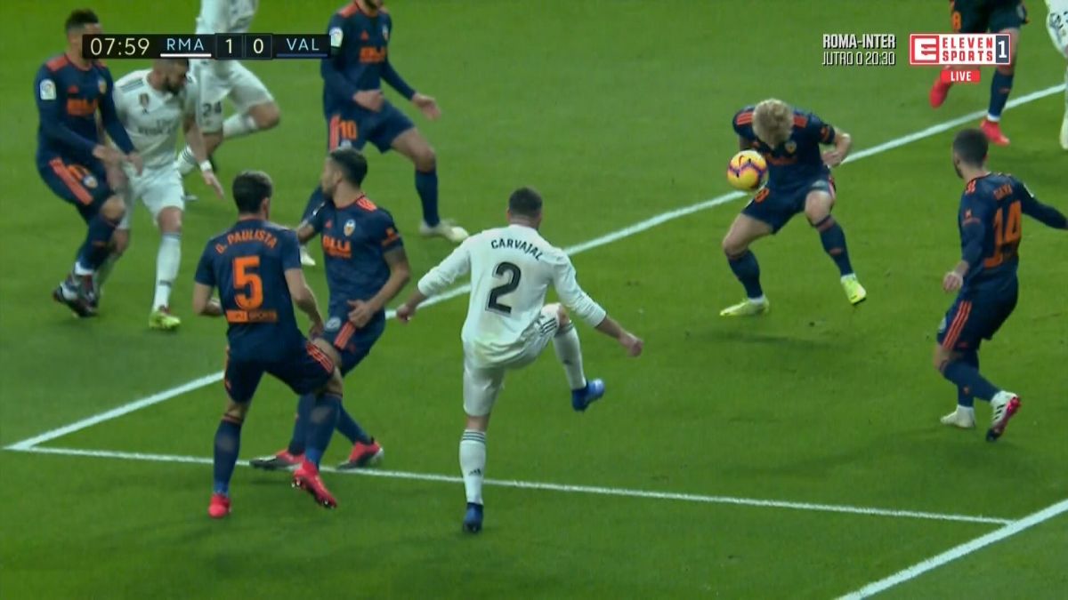 گل به خودی بازیکن والنسیا مقابل رئال مادرید با ضربه سر زیبا