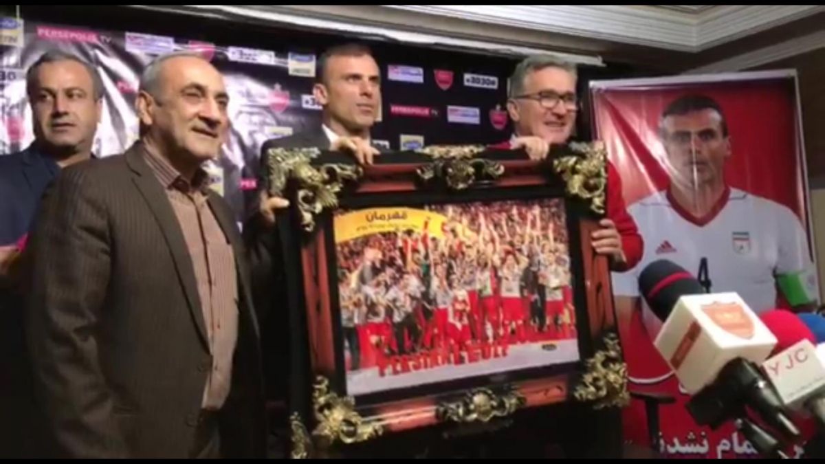 اختصاصی/ اهدای تابلو فرش قهرمانی پرسپولیس به سید جلال حسینی