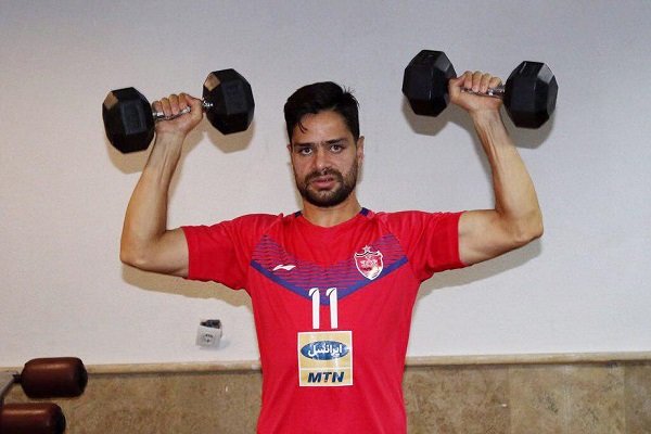 هافبک پرسپولیس جراحی نمیکند