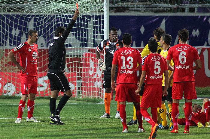 سپاهان 2-0 پرسپولیس (1392)