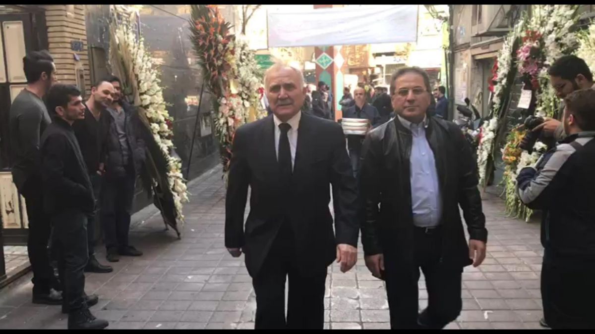 اختصاصی/ حضور حسین کلانی و ناصر محمدخانی در مراسم ختم مرحوم ایرج دانایی فرد