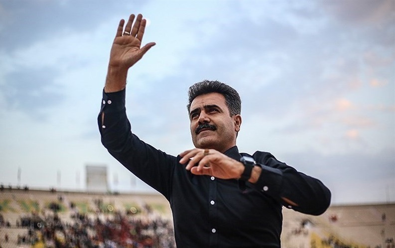 پورموسوی: قصد داشتم خداحافظی کنم/ هم من را میزنند هم بازیکنانم را!