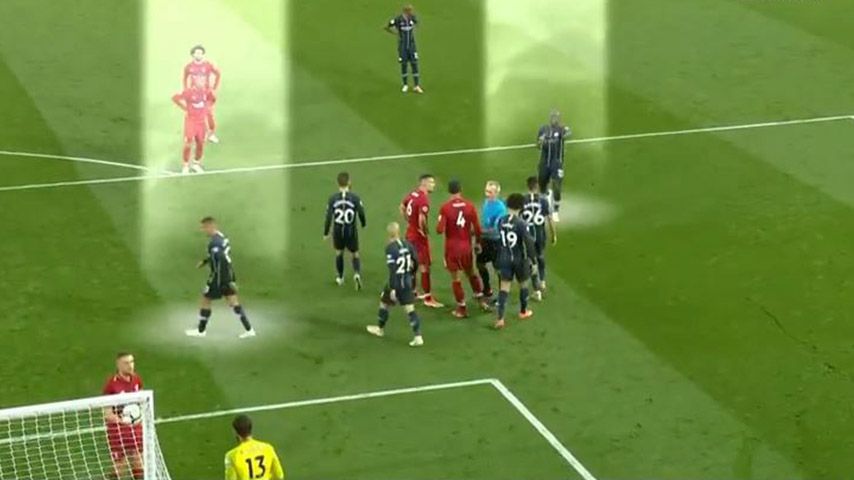 جدال گابریل ژسوس و ریاض محرز برای زدن پنالتی مقابل لیورپول