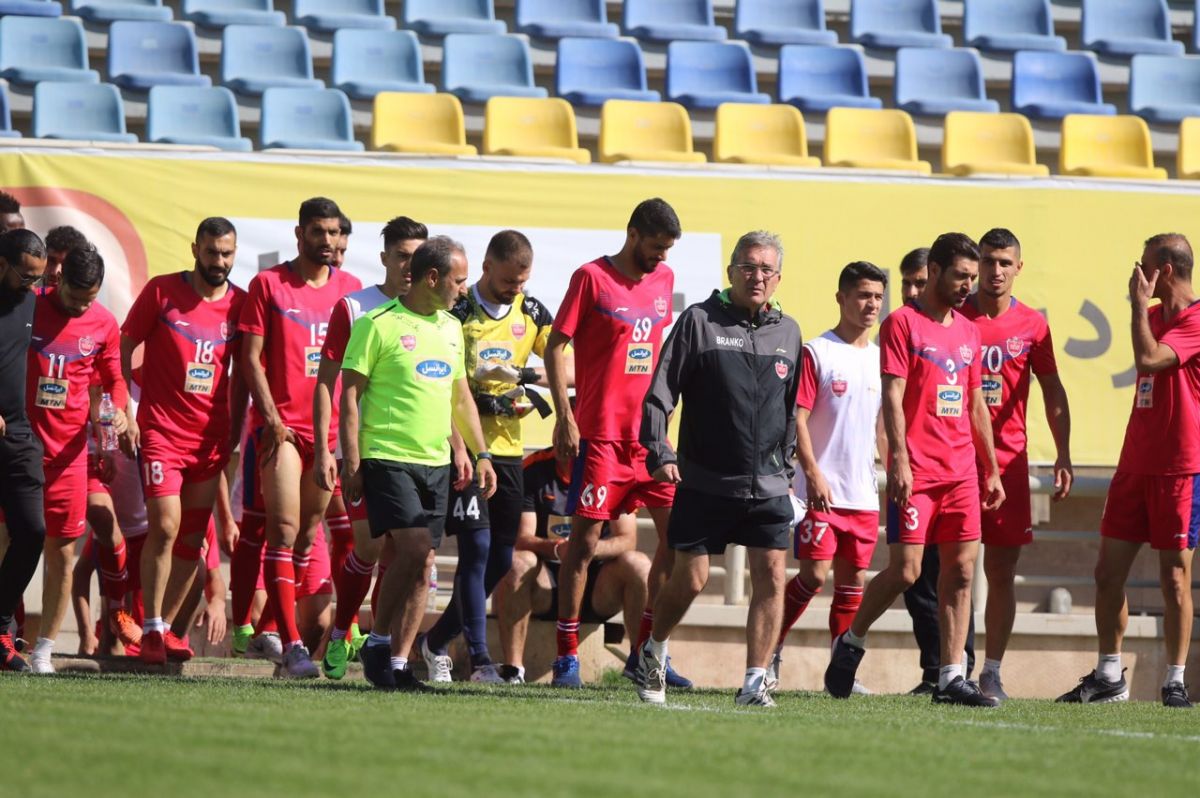 بازیکنان پرسپولیس عرق‌گیری کردند