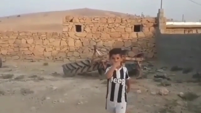 هدف گیری استثنایی کودک ایرانی با توپ پلاستیکی