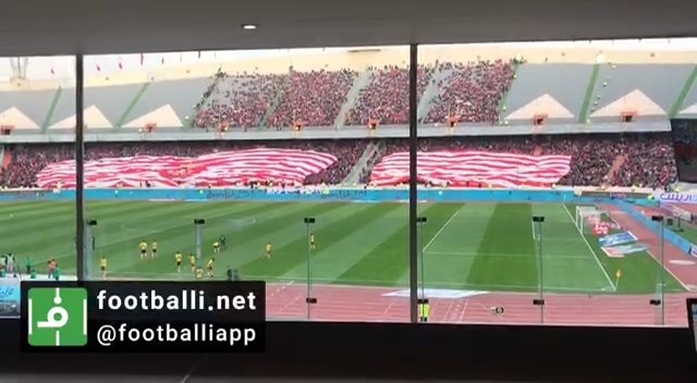 اختصاصی/ برافراشته شدن پرچم بزرگ پرسپولیس در آزادی