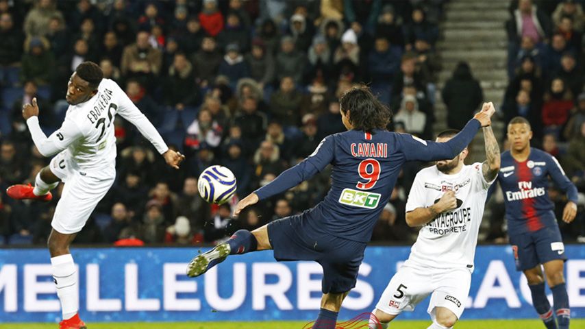 خلاصه بازی پاری سن ژرمن 1-2 گنگام (حذف پی اس جی)