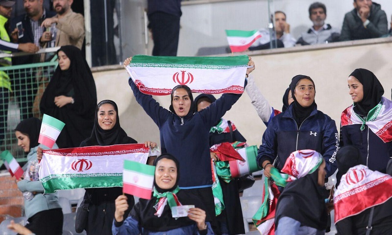 حضور بانوان در ورزشگاهها به کجا رسید؟