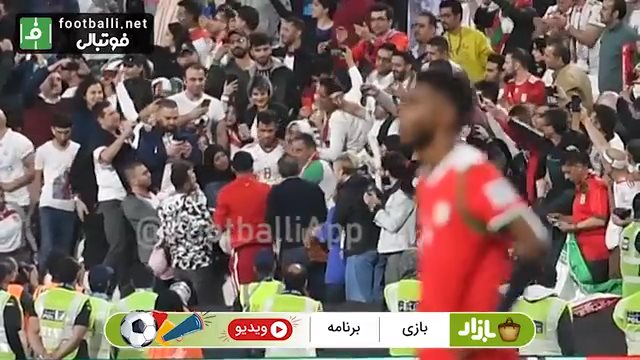 اختصاصی/ حضور پورعلی گنجی در سکوی تماشاگران و گرفتن عکس یادگاری با مادرش