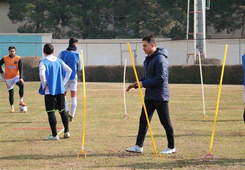 مطهری: مساوی مقابل ذوبآهن آن هم با تنها دو هفته تلاش، خوب بود/ بچهها امیدوارمان کردند