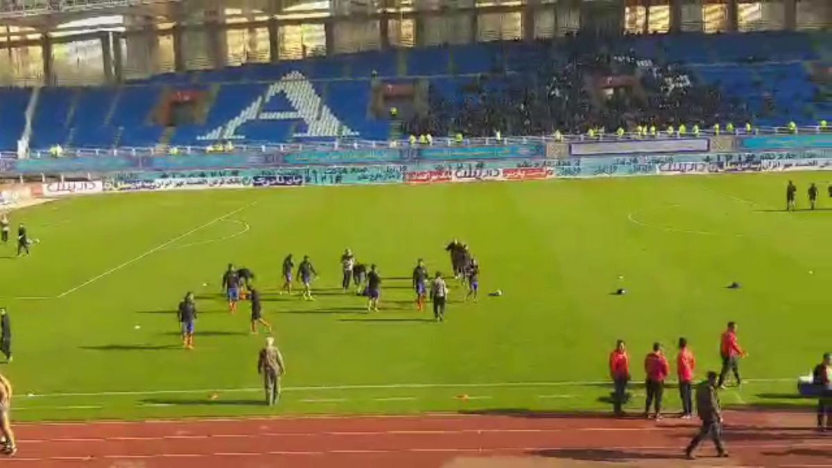 اختصاصی/ گرم کردن بازیکنان پدیده و استقلال خوزستان پیش از بازی